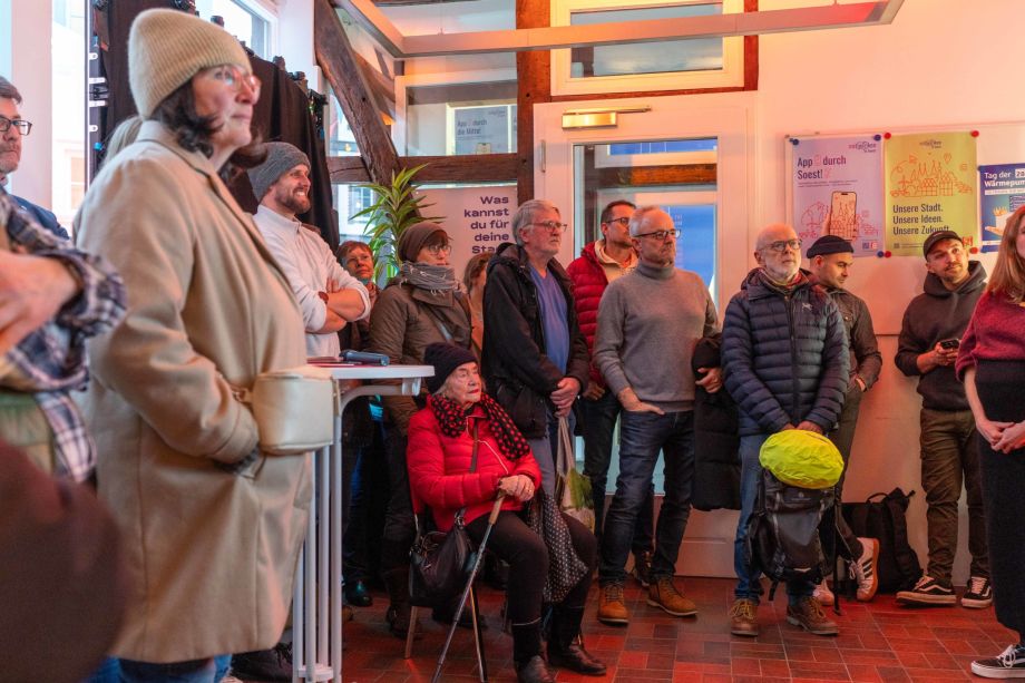Menschen im stadtLABOR beim Geburtstag