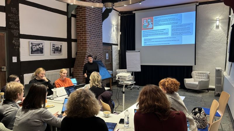 KI-Queens 2.0 – Kritisch, kreativ und mit Weihnachtsglanz