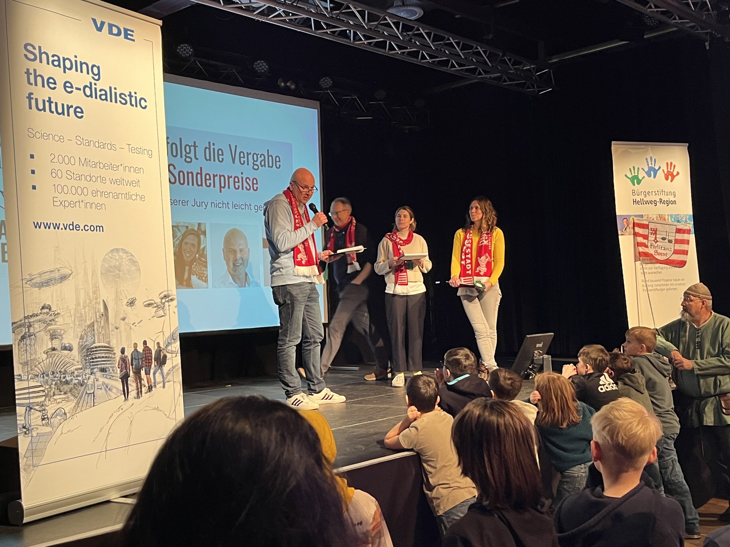 Hansetag-Jury auf der Bühne bei der Preisverleihung