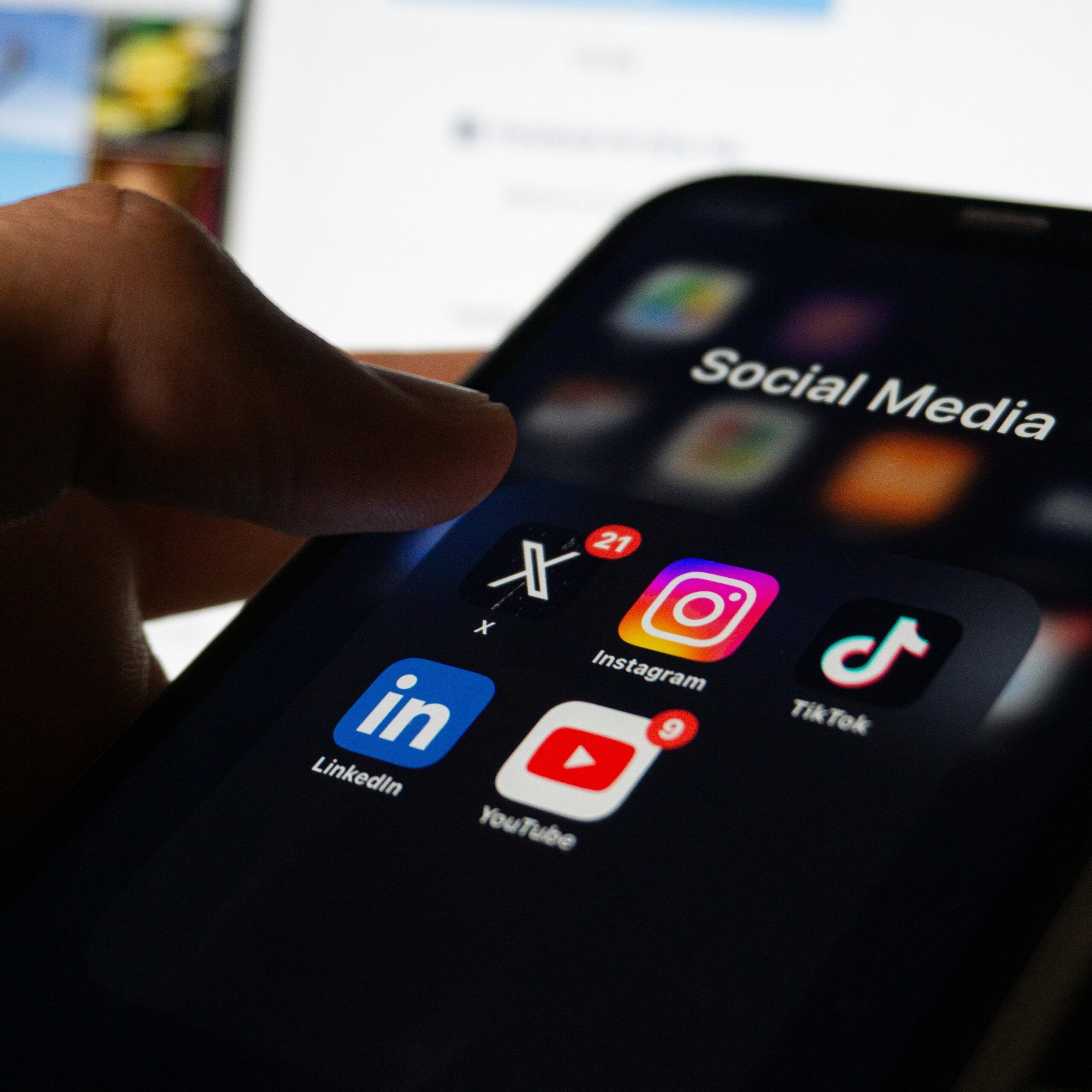 Personen draußen vor dem stadtLABOR