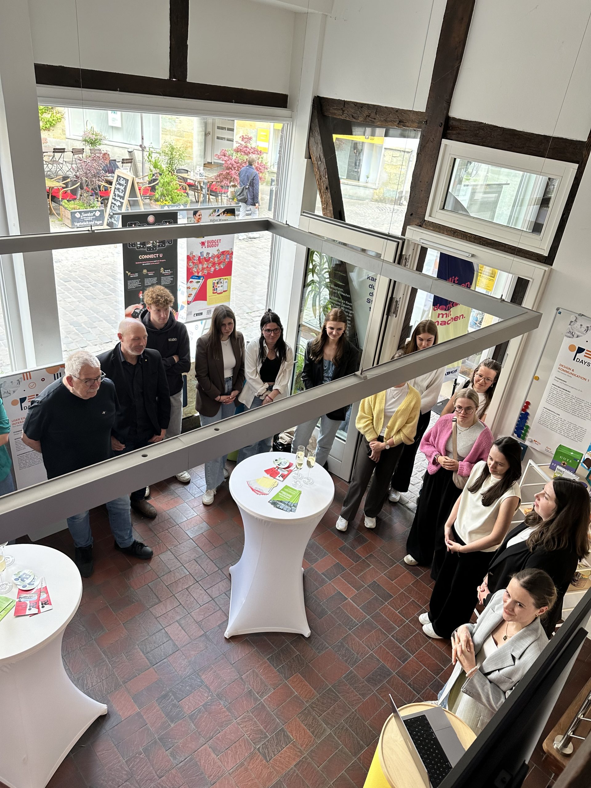 Vernissage einer Studierendenausstellung von der Fachhochschule