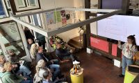 Menschen im stadtLABOR beim After Work Austausch