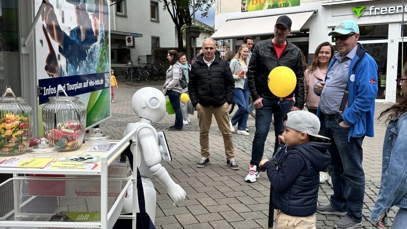 Mit Pepper ins Gespräch kommen – Rückblick auf den Soester Altstadtfrühling 2026