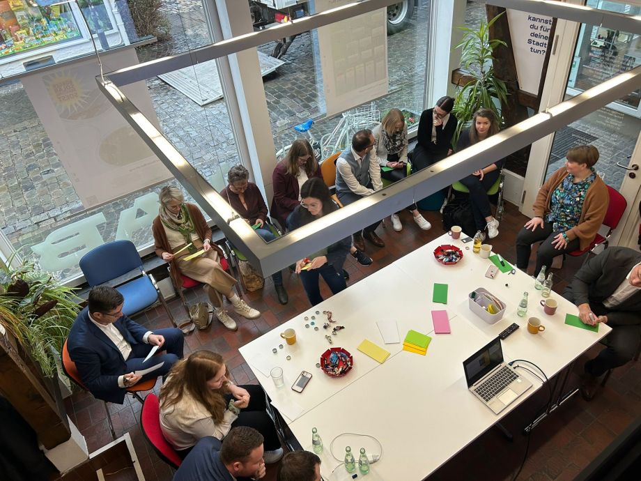 Foto von den Digitalen Lotsen der Volksbank Hellweg im stadtLABOR